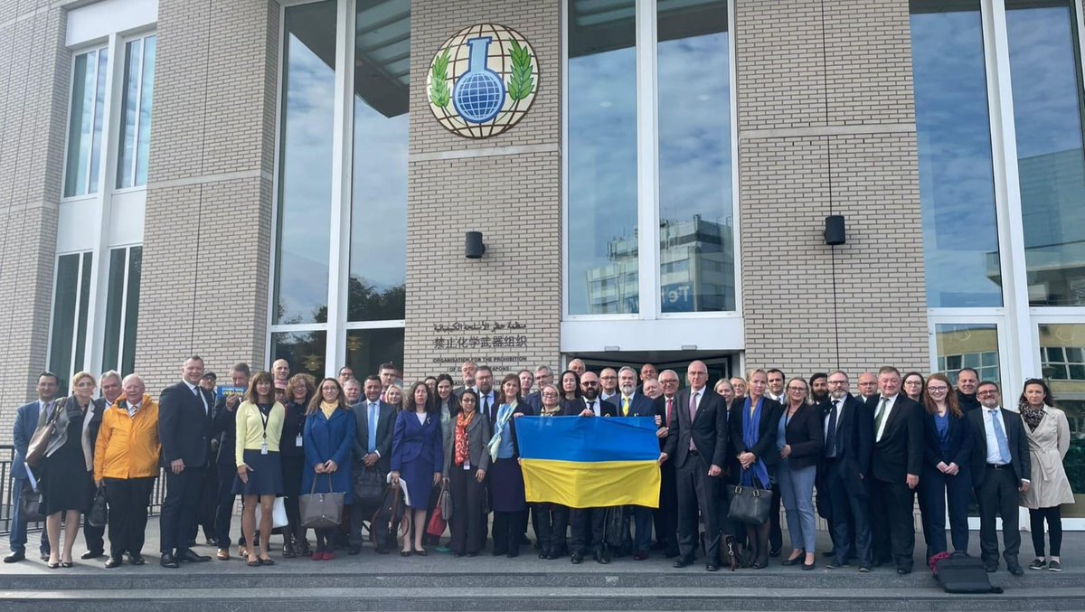 FranceinNL's tweet photo. Delegations in support of 🇺🇦 in front of the @OPCW headquarters #EC101 #StandWithUkraine
🇫🇷 condemns in the strongest terms the military invasion launched by 🇷🇺 against 🇺🇦 on February 24, in violation of international law. https://t.co/6jHMicnqvS
