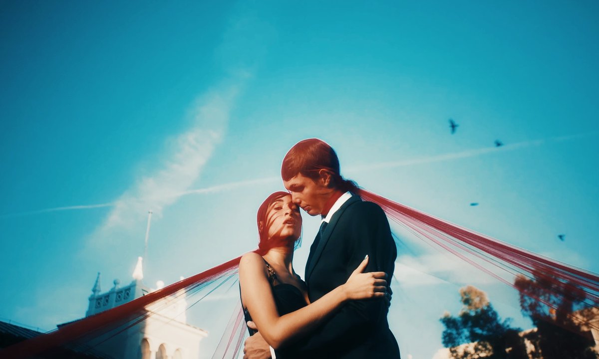 rnavarrox's tweet photo. Amores imposibles
Amores que se fueron 
Amores que jamás volverán a estar juntos
@Aitanax hecha musa de su amante pintor en el videoclip de #OTRAVEZ! 
Enhorabuena, sobre todo, a @NunoDirector, un 10 de 10! 💫 https://t.co/YlXOZgA785