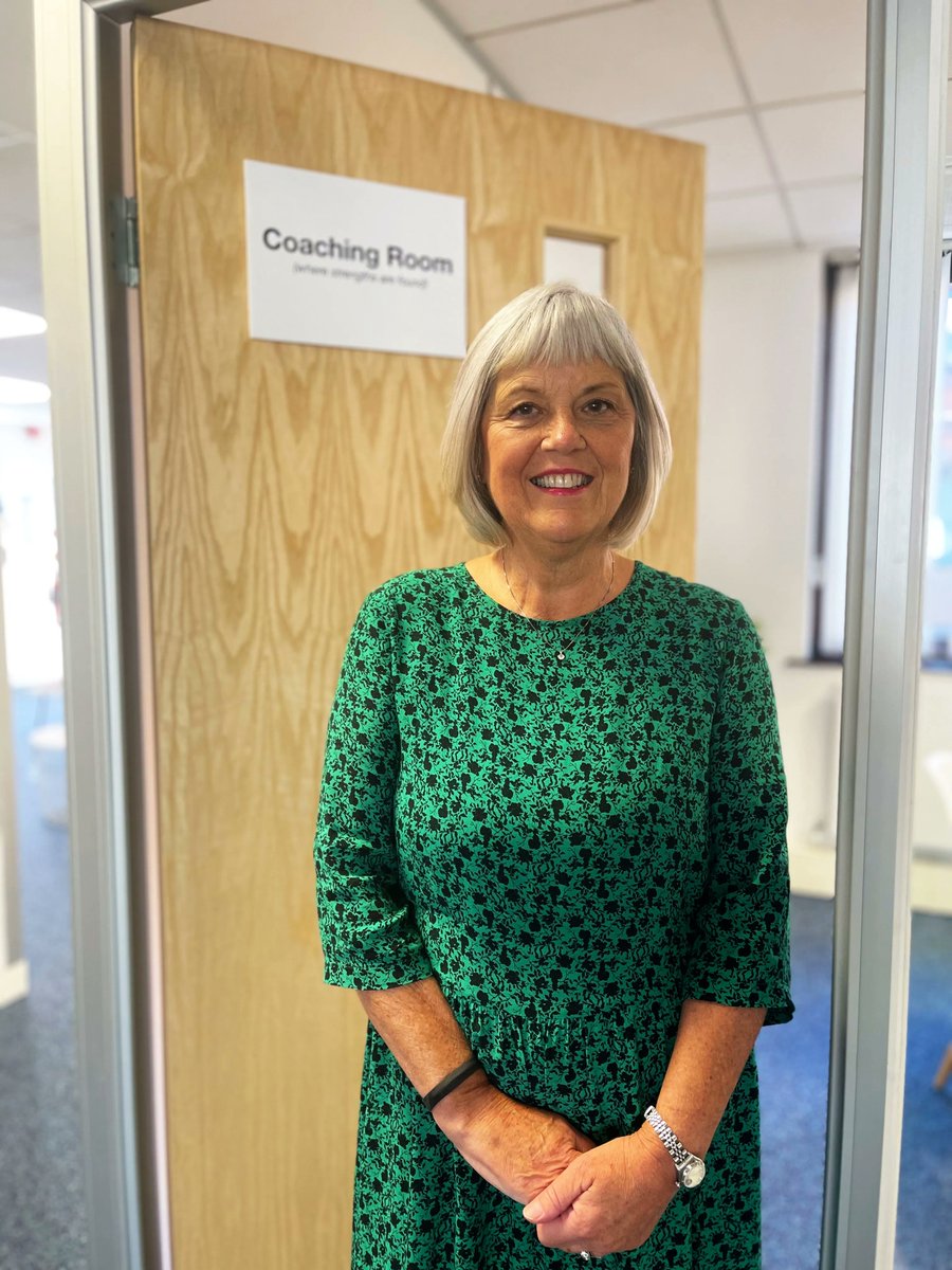 SmartWorksRDG's tweet photo. 💙 TOP TIPS THURSDAY 💙 We love this tip from volunteer coach Judith.  

"Believe in yourself. Like yourself. Don't be hard on yourself."

#toptipsthursday #smartworks #smartworksrdg https://t.co/rIwnT70kCM