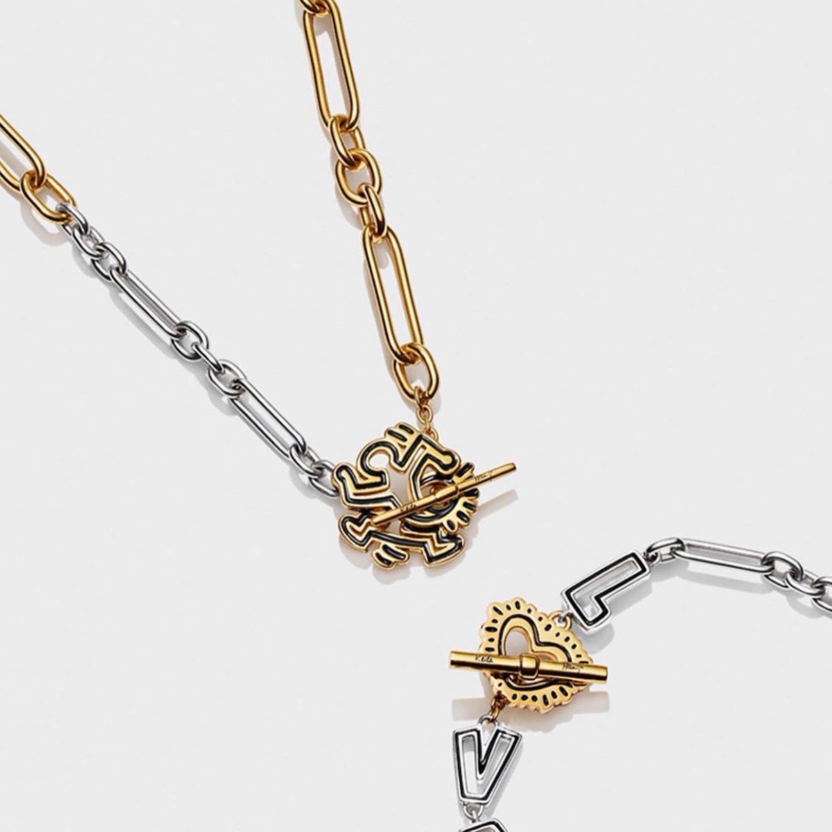 Shop_Sailmakers's tweet photo. Do you own a piece of Keith Haring art yet?
Be in the know with these Keith Haring / Pandora collaboration pieces.
#pandora #keithharing #sailmakers #ipswich #art #retail #shopping #treatyourself https://t.co/x1UtD3gT74