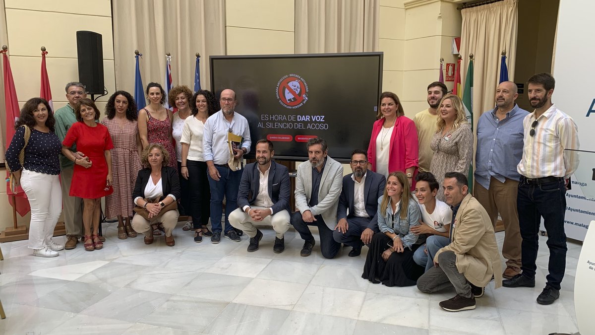 MalagaJuventud's tweet photo. Presentamos el programa #BrigadaAntiacoso junto a @EducacionMalaga @Asoc_Infania 🛑

En este programa localizaremos los focos de acoso en colegios malagueños y realizaremos las ayudas necesarias para parar y evitar cualquier tipo de #Bullying 🤚🏼

+info: https://t.co/gspN0BhyXS https://t.co/15MxnTfOh2
