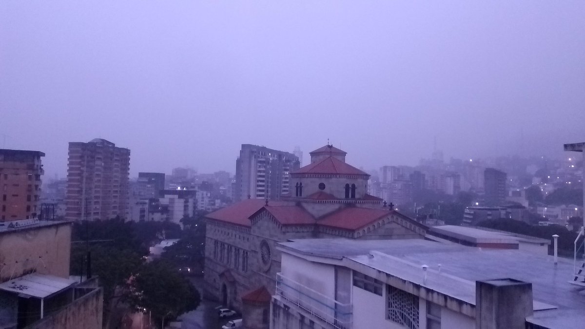 Adrianita_713's tweet photo. Buen día Román @RLOZINSKI lluvias durante toooda la madrugada y con actividad eléctrica. Así amanece en #LaFloridaCcs https://t.co/SF0XB2GeIG