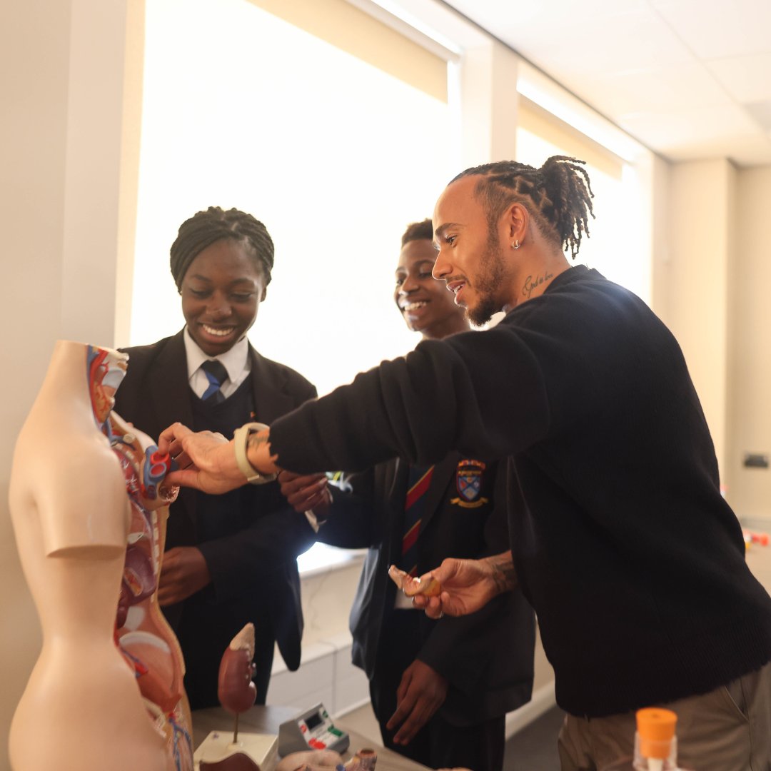 mission44's tweet photo. We're working with @TeachFirst to recruit more Black STEM teachers in England, to increase representation in the classroom and inspire the next generation of STEM professionals.

We witnessed first-hand the importance of diversity in teaching on our visit to Kingsford. https://t.co/I3tHOYPtSo