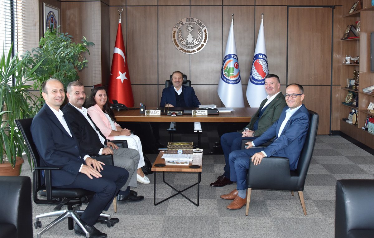 huseyinozturk_1's tweet photo. “Yoldaşın varsa, yol yorsada güzeldir.”

Yeni döneme hız kesmeden başlayarak sahadaki gayretli çalışmalarını Ailemize kazandırdıkları üyelerimizle taçlandıran Edirne Şube Başkanımız @NazanTurkarslan ve ekibini kutluyor, başarılar diliyoruz. https://t.co/ei8jdLv44Y