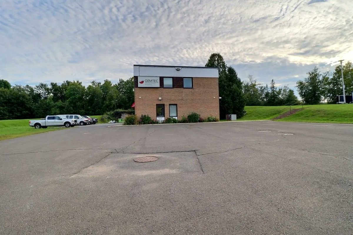 Adam_MaGee's tweet photo. #Fredericton lets talk about office space. Are you tired of leasing and ready to make the jump to owning your own HQ? Take a peak at 191 Doak Rd. With existing offices and a large greenfield. Give me a call and don't let this opportunity pass.https://t.co/pVUSecy3HL https://t.co/aDW9S1EgW6