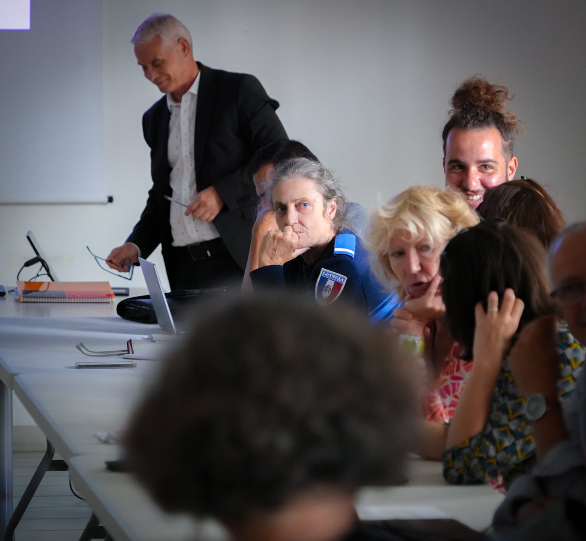 PMMontpellier's tweet photo. 🔴DIRECT📍Maison de la Démocratie
La #MissionPréventiondelaDélinquance
organise la restitution des travaux de mise en place du #CDDF
Avec🚔@PMMontpellier &amp; les nombreux partenaires publics &amp; privés associatifs
Les travaux avancent pour bientôt aboutir à un dispositif finalisé https://t.co/IYVncVNchW
