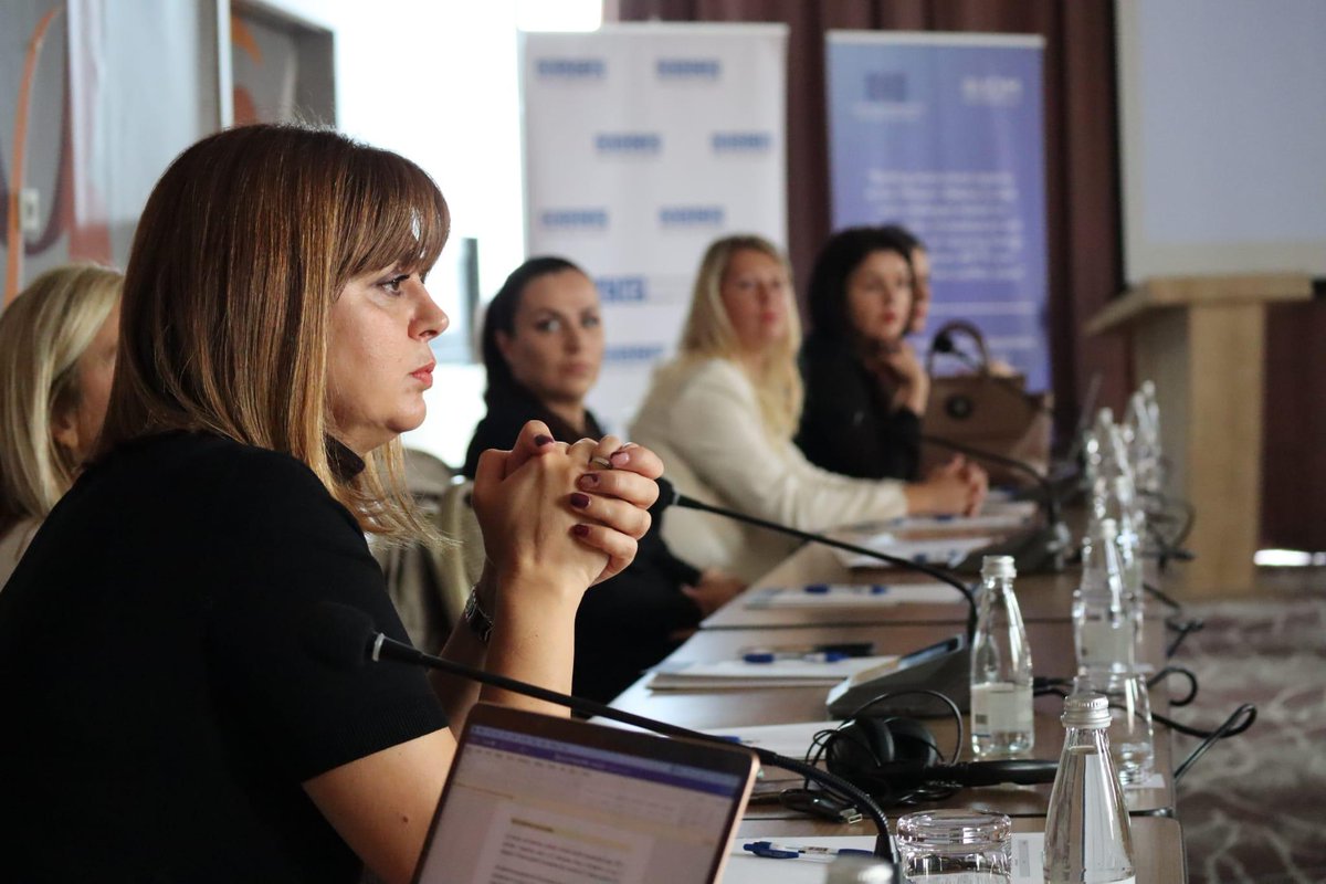 IOMBiH's tweet photo. @IOMBiH, @OSCEBiH, @MSBosnia & 🇧🇦 first-line practitioners reflected on adopted #repatriation Plan and #reintegration, #rehabilitation & #resocialization Program ➡️ highlighting the role of social protection sector, and importance of partnerships.
➡️ https://t.co/lYfAyw4le3 https://t.co/XBcgBQS98B