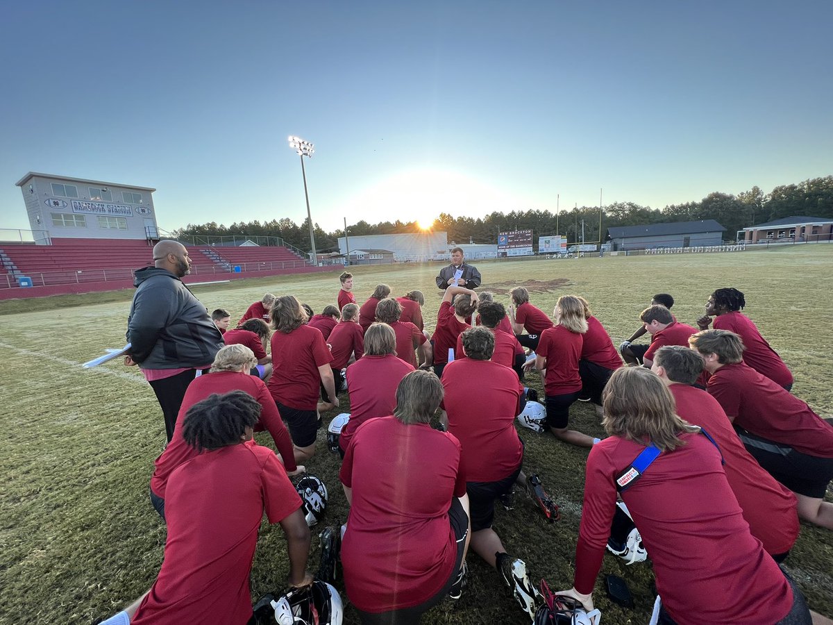 NBHSFB's tweet photo. Early morning practice and 1 day away from kickoff as your New Brockton Gamecocks prepare to travel to take on the Straughn Tigers tomorrow night at 7
#ALLIN4NB
#SharpenTheSpur https://t.co/63fVxhX22E