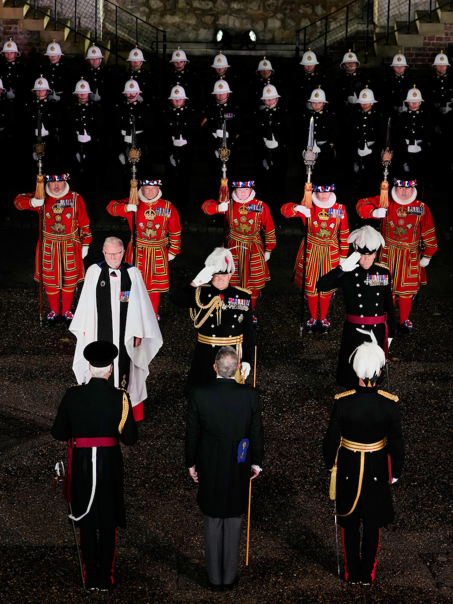 The Lord Chamberlain's procession being welcomed with a Royal Salute.