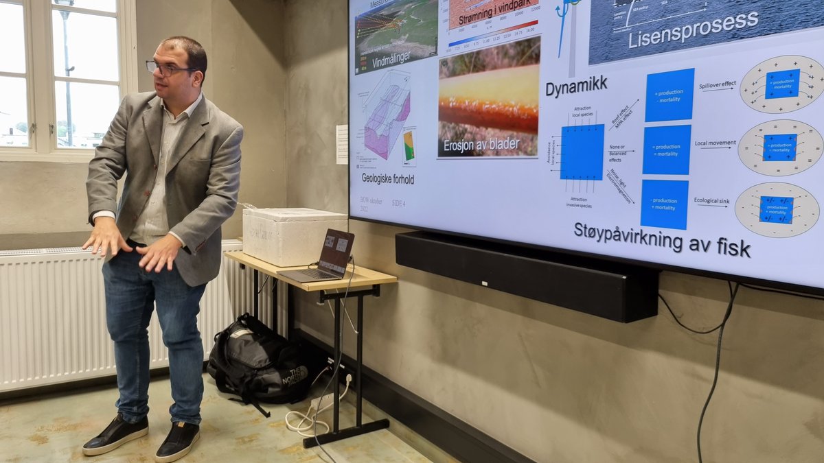 Bergen Offshore Wind Centre (BOW) (@bergenwind) on Twitter photo Takk for besøket, @ptilnorge!
BOWs nestleder Cristian Gebhardt presenterte vårt unike, tverrfaglige arbeid på #havvindenergi for en interessert gjeng jurister.⚖️
Kanskje vi ses på Science Meets Industry, 25. okt?
#SMIBergen2022 #havvind #fornybarenergi <a href="/EnergiKristin/">Kristin Guldbrandsen Frøysa</a> <a href="/Geofysen/">Geofysisk institutt</a> Takk for besøket, @ptilnorge!
BOWs nestleder Cristian Gebhardt presenterte vårt unike, tverrfaglige arbeid på #havvindenergi for en interessert gjeng jurister.⚖️
Kanskje vi ses på Science Meets Industry, 25. okt?
#SMIBergen2022 #havvind #fornybarenergi <a href="/EnergiKristin/">Kristin Guldbrandsen Frøysa</a> <a href="/Geofysen/">Geofysisk institutt</a>