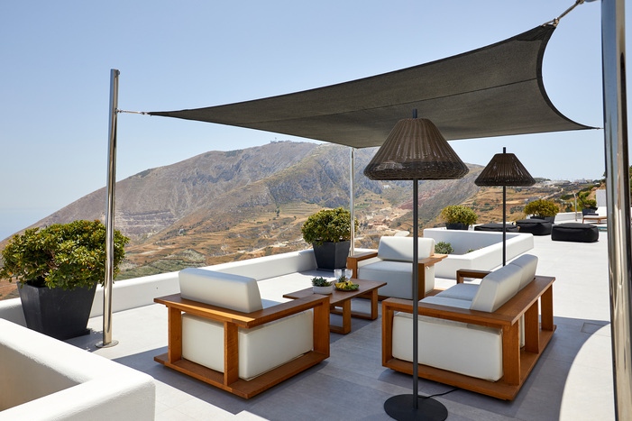 OptExperience's tweet photo. ‘Villa of the Month’ - Relax, enjoy the early morning sunrises and beautiful sea view. Minimal but modern design, Kamini White contains Cycladic architectural elements while keeping a luxurious aesthetic in the heart of Santorini.

📧 hello@optimum-experience.com⁠ https://t.co/M8X7qR8DCG