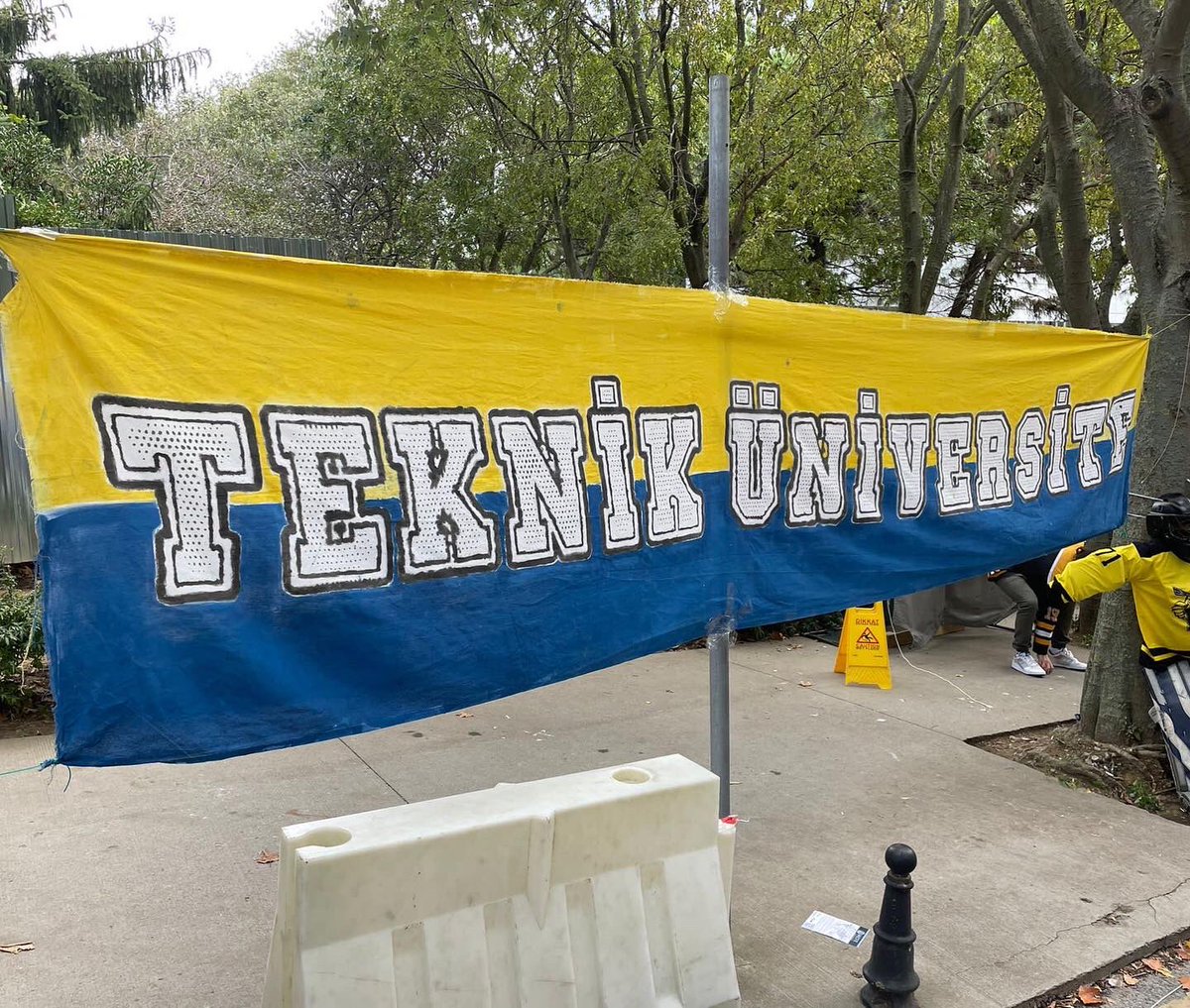 UFBItu's tweet photo. 1907 ÜNİFEB İstanbul Teknik Üniversitesi örgütlenmesi olarak 2022-23 Güz Dönemi stant çalışmalarımız Ayazağa yerleşkesi Kulüpler Şenliğinde devam ediyor. Tüm Fenerbahçeli arkadaşlarımızı bekliyoruz.
#HaydiSenDeGelKatılBize
#BacktoSchool22 #İTÜ250Yaşında https://t.co/pmvsycE8qa