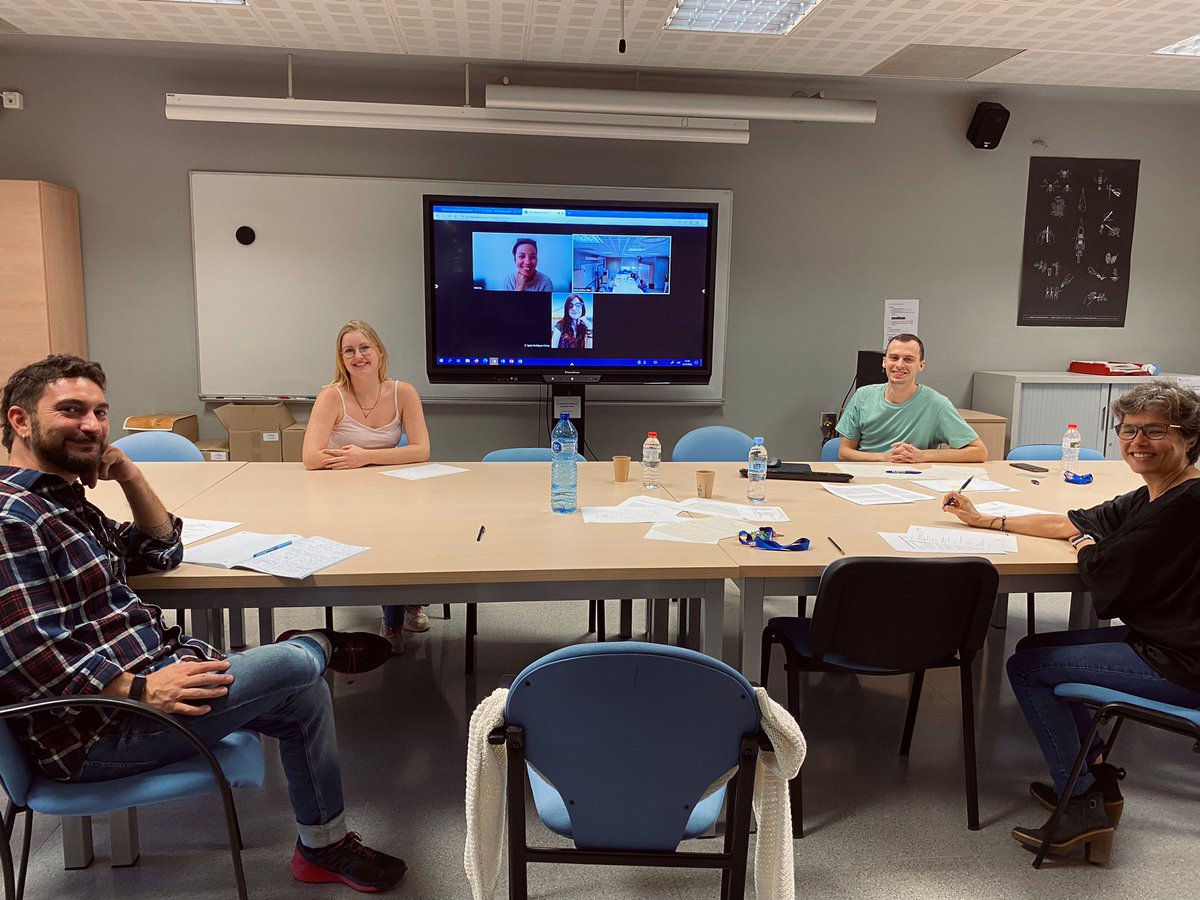 The first week of every month we have a #labmeeting where we catch up on each member's individual work and exchange questions and reflections, as well as organise the tasks for the following month. 
#Phytoliths #ArchaeologicalScience #Microarchaeology #MicroPast