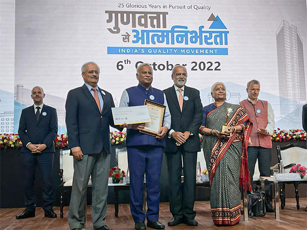 ani_digital's tweet photo. Dr Dangs Lab receives National Award for Lab Excellence from Quality Council of India
Read @ANI Story | https://t.co/4VPjw6BLJp
#DrDanglab #NationalAward #LabExcellence #QualityCouncil https://t.co/DjG0jM69ON