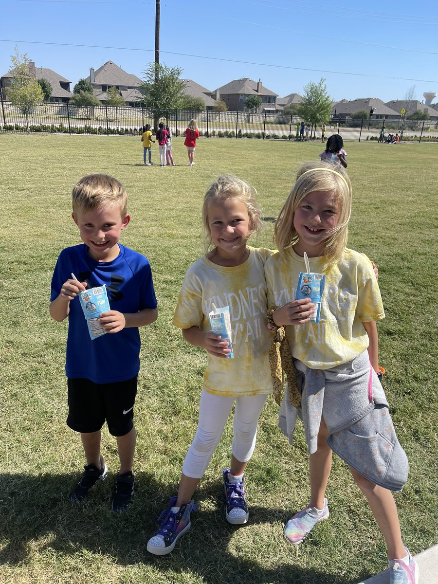 Dippin Dots party was a hit! Thank you <a href="/PISDBryantElem/">Bryant Elementary School</a> PTO! 🤍🤍 and congrats to my class for getting 100% participation for Raise Craze!