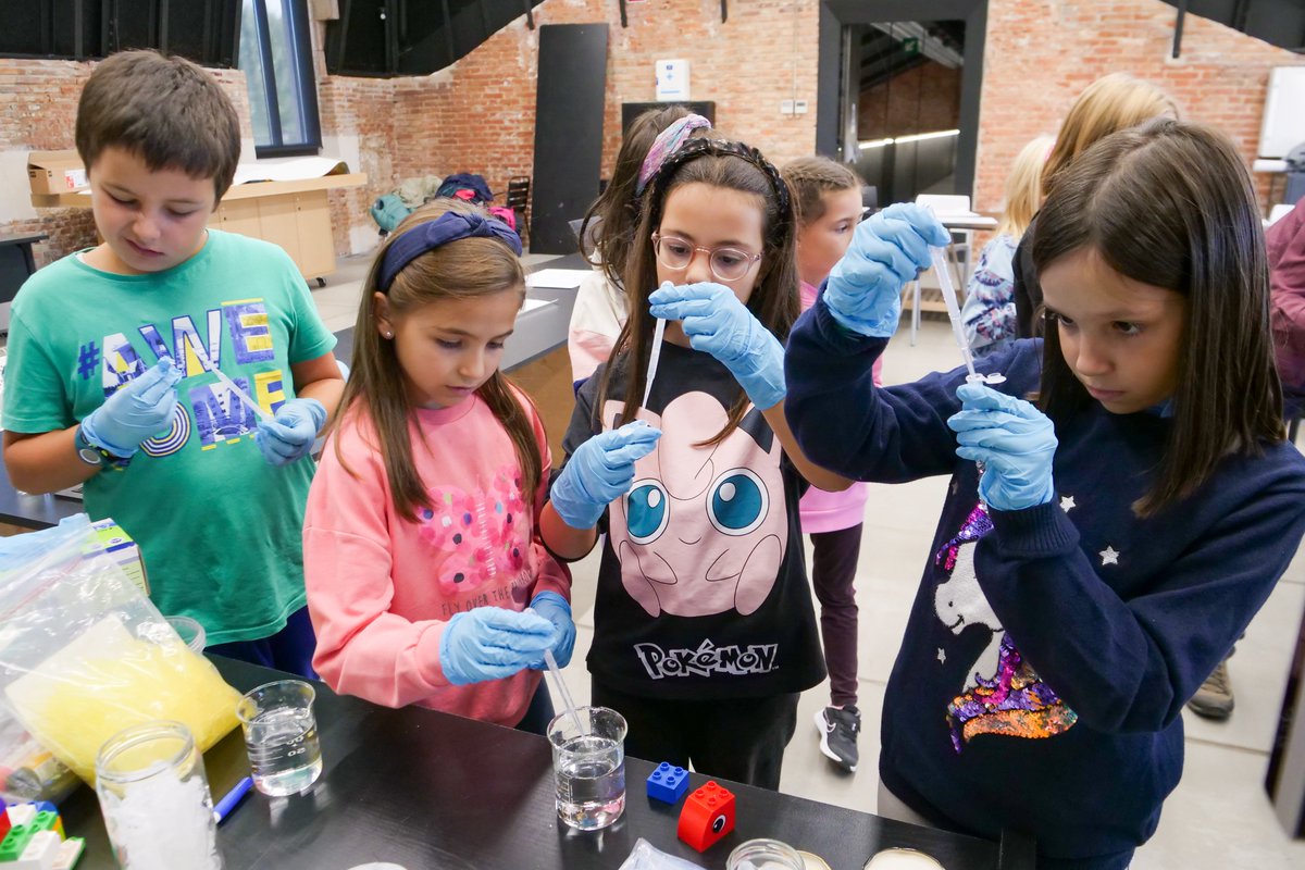 ICCRAM_UBU's tweet image. 👨‍🔬👨‍🔬ICCRAM was part of the European Researchers' Night held at the Science and Technology Station in Burgos📍

Fun experiments and activities linked to the @GreenerH2020, @SurfBio_Hub and #LightMe project were carried out by our colleagues, including our @JSI_SLO partners.