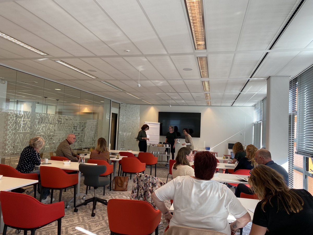 bettinepluut's tweet photo. De deelnemers voor de #masterclass #contractinnovatie stromen binnen. Benieuwd naar de verhalen en uitwisseling. #digitalezorg #hybridezorg #netwerkzorg #financiering @Vliegwiel_ https://t.co/HzOlKDIWss