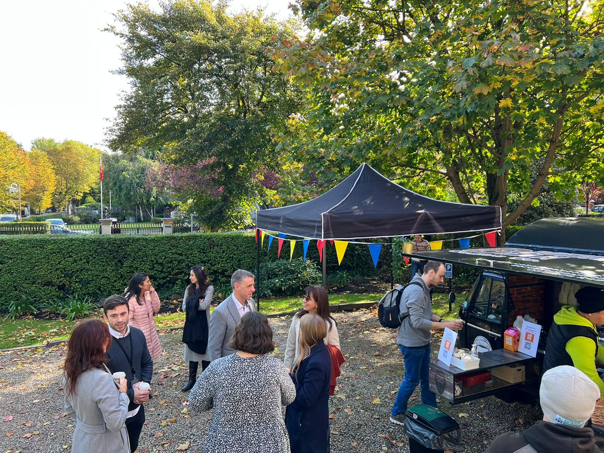 EmbCol_Ireland's tweet photo. Come over to the Embassy's Coffee Morning, the weather is holding up &amp; the 🇨🇴 ☕️is as delicious as always! Thanks to our first contributors of the day! Lovely to see friends from @sinnfeinireland  @BewleysIreland @ChileinIreland @IndiainIreland @EmbaMex_Irlanda #BoatyardX https://t.co/kWUK3sja3o
