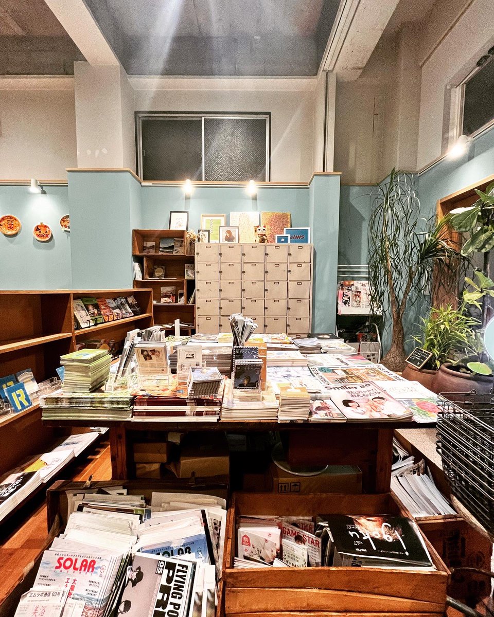 ＼Good Bye（1F）／
ONLY FREE PAPER NAGOYAよりお知らせです！

当店は明日から館内（2Fへ）移転の為、しばし休業いたします！再開は10月15日（土）の予定ですが、早まればまたお知らせします！

フリーペーパーの納品や受付などは承ります。またホリエビル本館2Fで会いましょう！しばしバイバイ👋