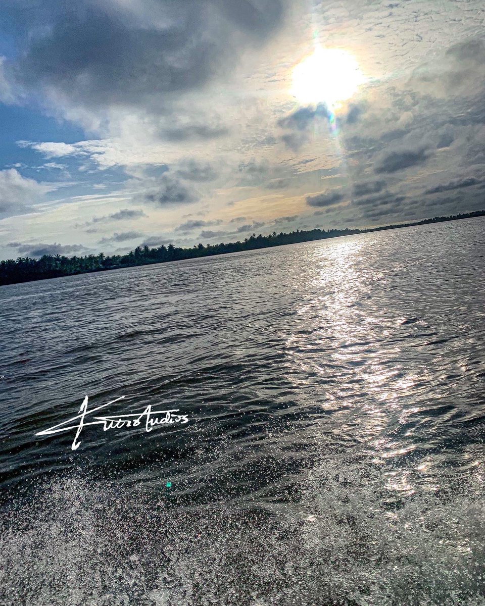 kutistudios's tweet photo. A setting sun still whispers a promise for tomorrow! 😍😘

#yansh #seyi #mohbad #asuu #InfinixZero20 https://t.co/xziCYeBFVK