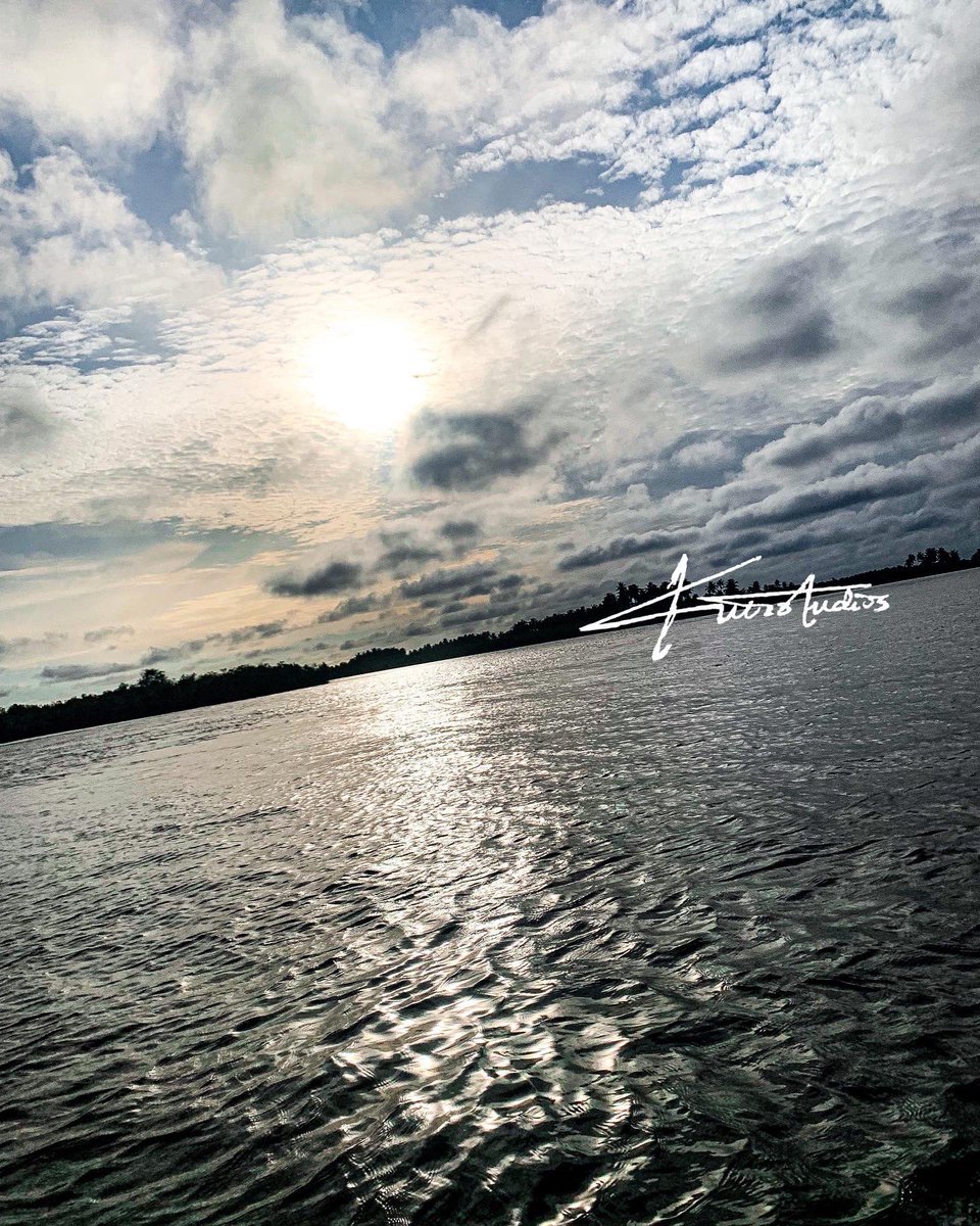 kutistudios's tweet photo. A setting sun still whispers a promise for tomorrow! 😍😘

#yansh #seyi #mohbad #asuu #InfinixZero20 https://t.co/xziCYeBFVK