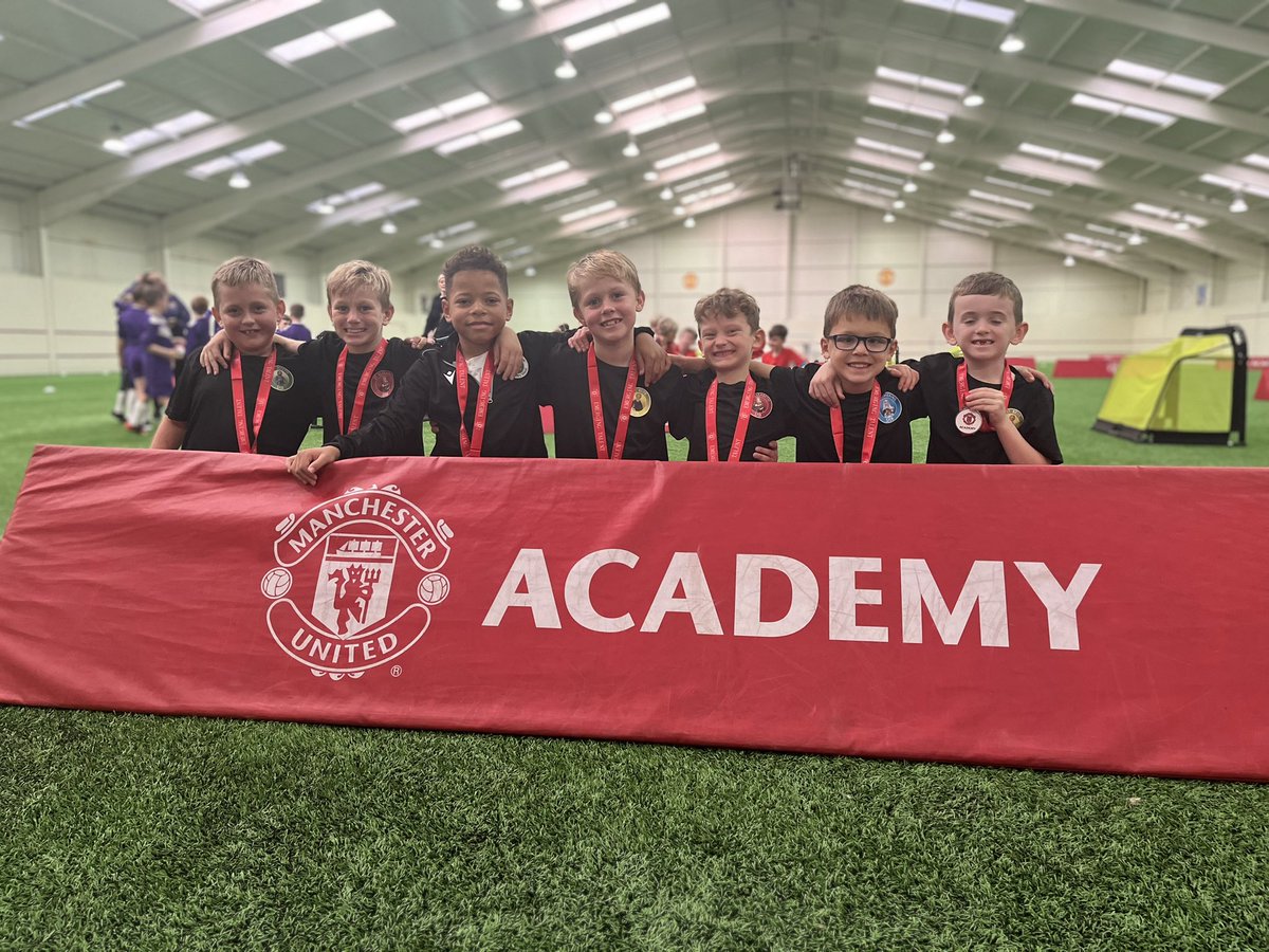 daly_mrs_'s tweet photo. Wow! What a performance from our Year 3 team to win this morning’s tournament @ManUtd Great teamwork, resilience and a lovely event to be a part of @StJosephStBede #dreambelieveachieve #sjsbpe #sjsbyear3 #manutd https://t.co/m9ZbsIkp4A