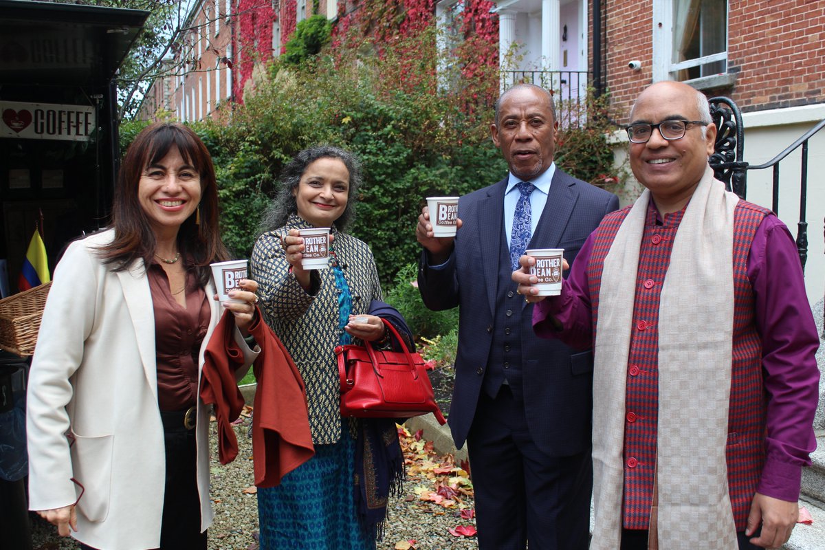 EmbCol_Ireland's tweet photo. Come over to the Embassy's Coffee Morning, the weather is holding up &amp; the 🇨🇴 ☕️is as delicious as always! Thanks to our first contributors of the day! Lovely to see friends from @sinnfeinireland  @BewleysIreland @ChileinIreland @IndiainIreland @EmbaMex_Irlanda #BoatyardX https://t.co/kWUK3sja3o