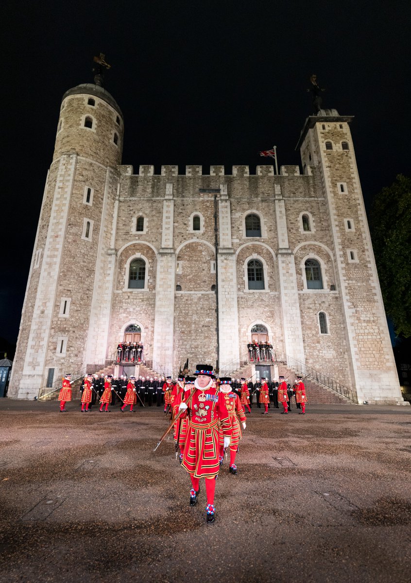 Our Yeoman Gaoler Rob Fuller marching the Body of Yeoman Warders off the Broadwalk ⚔️