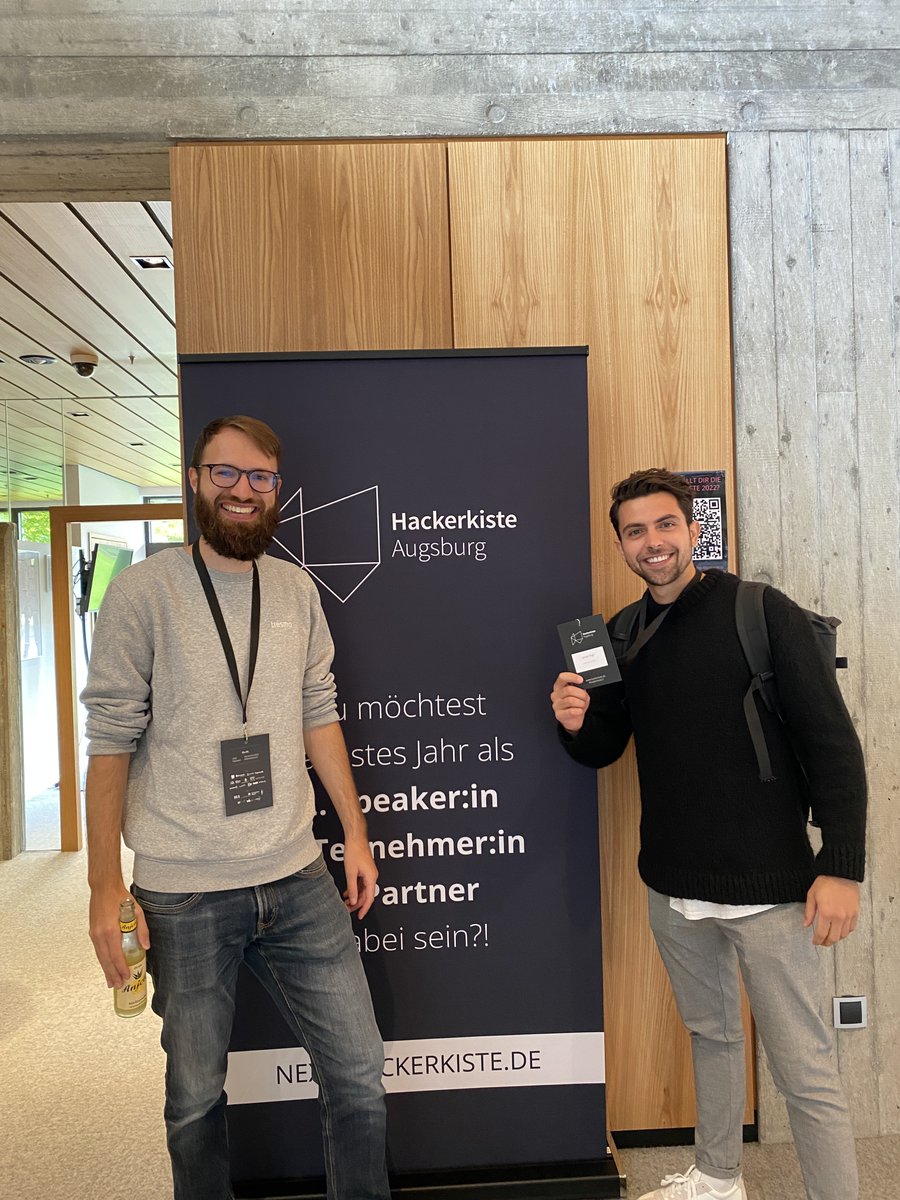 tresmonauten's tweet photo. Der Countdown läuft – in 3 Minuten gibt's Marcels Talk auf Stage 1 bei der #hackerkiste2022 🚀

Wir freuen uns sehr, dass die Hackerkiste endlich wieder live und in Präsenz statt finden kann! 💙

@dzschwaben 
.
.
.
#tresmo #augsburg #hackerkiste #hackerkiste2022 #kongress #event https://t.co/cB5UfaOABY