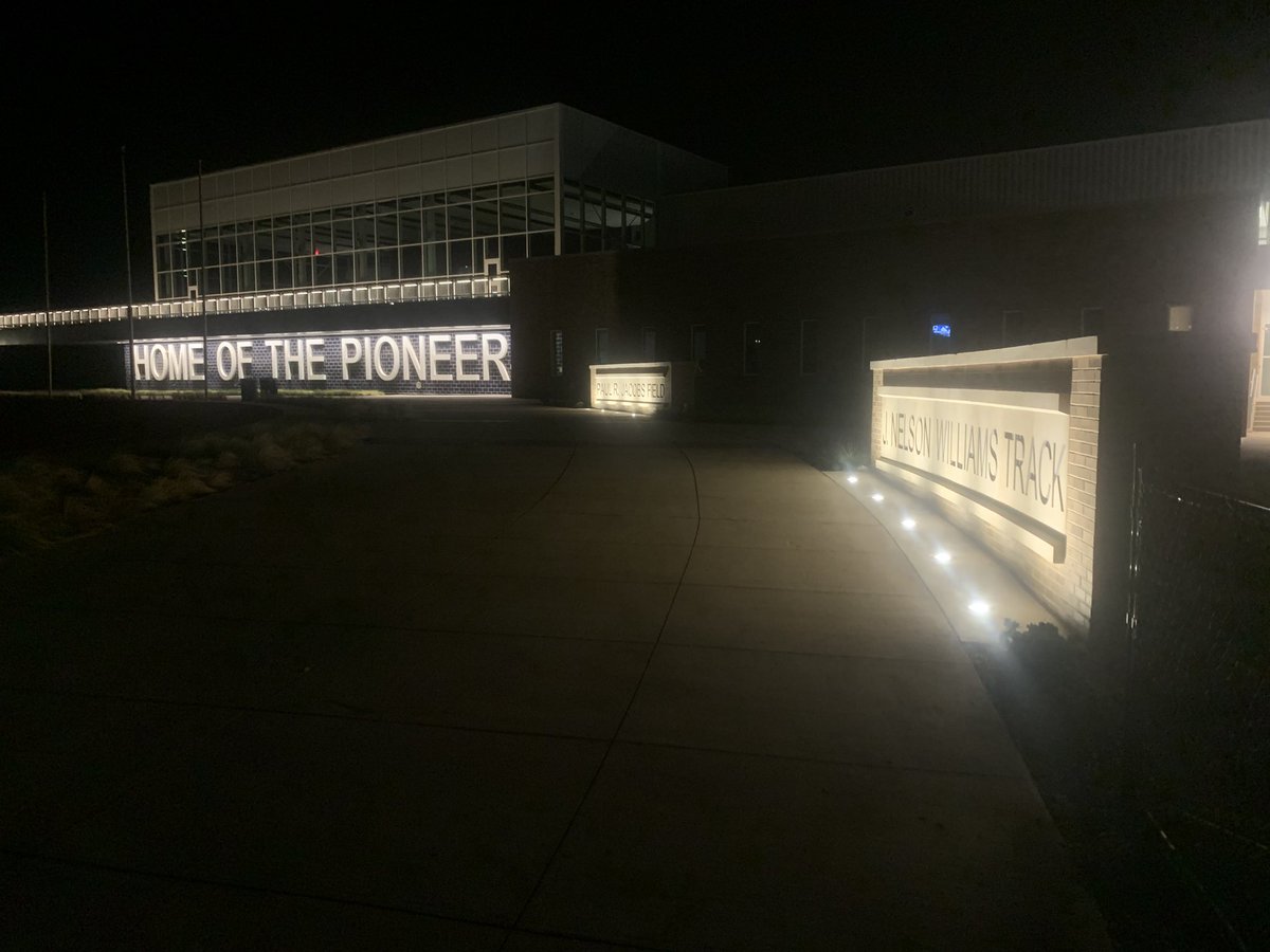 XcBoswell's tweet photo. No better way to start day. Quality session #2 for the Pioneers #BOSxc https://t.co/aoEVAPcJBh