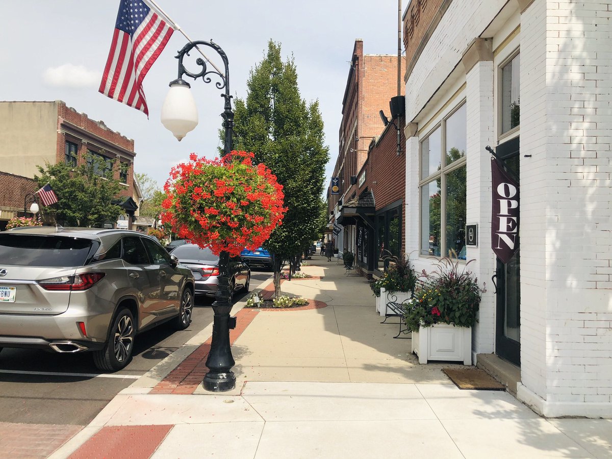 I’ll be having fun @magnoliaandmoss_mercantile today and tomorrow (Thursday and Friday)!  It’s so fun to see so many of you!  Open 11-5, free parking right out front!  Love this quaint village where you find the streets lined with local Mom and Pop shops💕