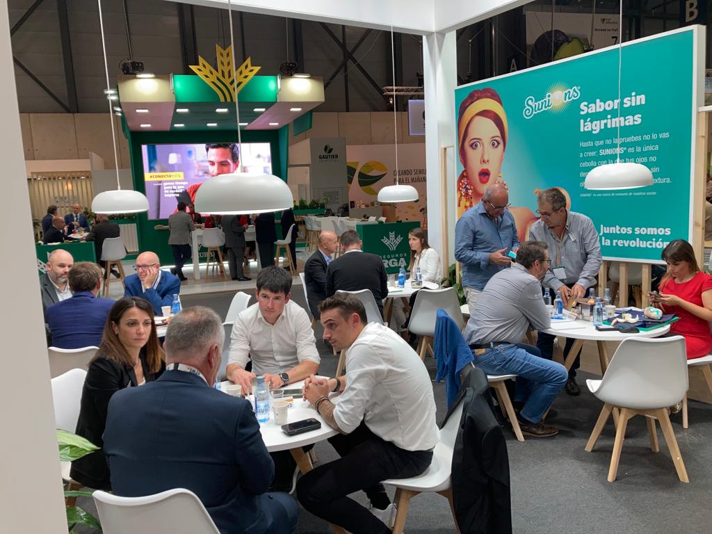 BASF_ES's tweet photo. 📸 Hoy, último día de @FruitAttraction, donde nuestro equipo #Nunhems @BASF_AgroES presenta #Sunions 🧅, la cebolla dulce y crujiente que no te hará derramar ni una sola lágrima. 💪
#FruitAttraction22 https://t.co/unmoXno2P6