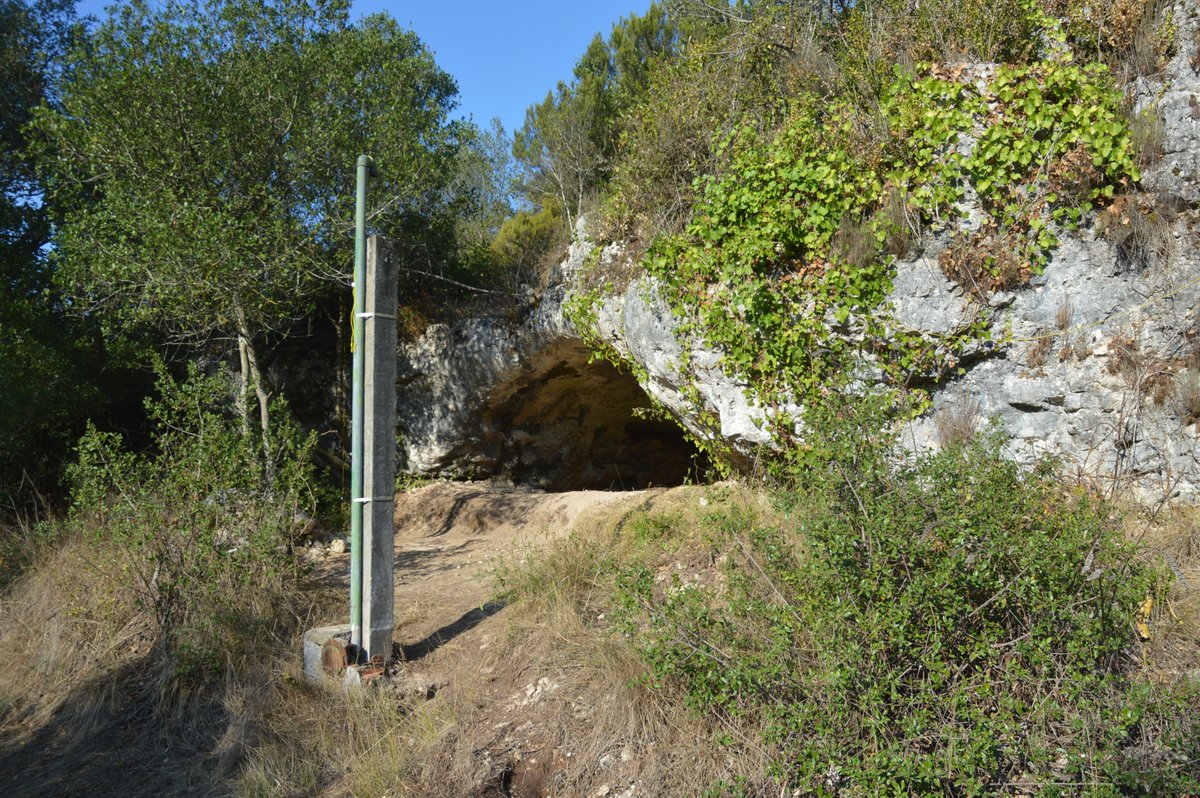 UniarqU's tweet photo. Abrigo da Gruta da Buraca da Moira (Leiria)

por Telmo Pereira, in UNIARQ DIGITAL n.º 68 (https://t.co/6Qk63iIyWa) https://t.co/wCWk4b5MIq