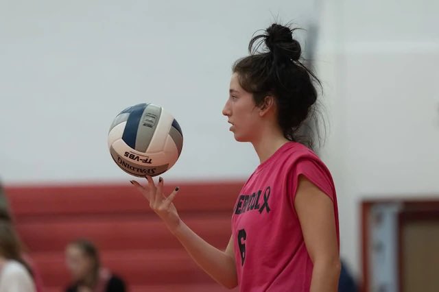 AddieTantonVB's tweet image. Thanks @syracusedotcom for the great pictures.  #BreastCancerAwarenessMonth #volleyball #liverpoolvolleyball