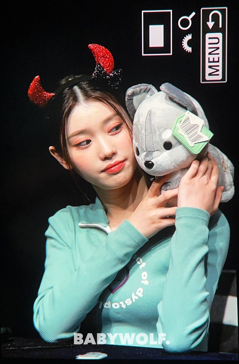 BW_1112's tweet photo. 🐺221006 

Baby with a wolf toy🐺👶

#샤오팅 #沈小婷 #XIAOTING
#케플러 #Kep1er https://t.co/BjQGbch3uq