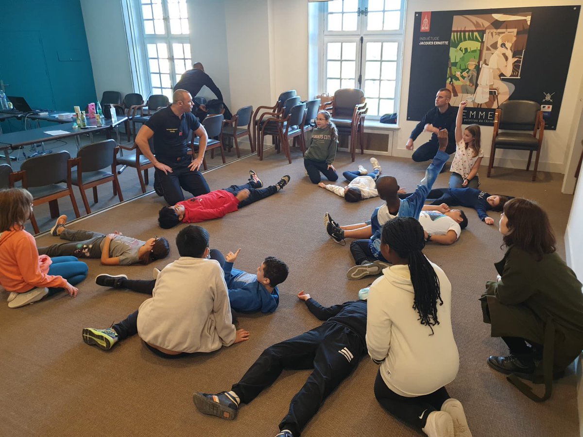 EPievic's tweet photo. 7eme Rallye citoyen à l’hôtel National des Invalides, site prestigieux chargé d’histoire @CKerrero @Academie_Paris https://t.co/rssvdPNOYg