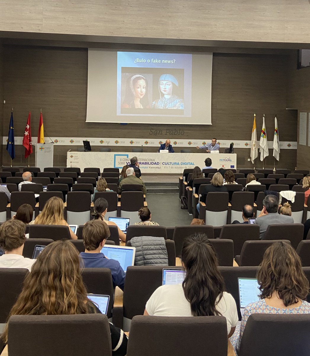 provuldigital's tweet photo. Arranca la segunda ponencia de la ciencia y periodismo como vacunas contra la desinformación como ponente Carlos Elías, catedrático de la Universidad Carlos III de Madrid y catedrático Jean Monnet «Unión Europea, desinformación y “fake news”». #provuldig2 https://t.co/t1BBJd7ZAx