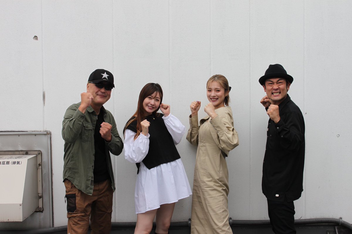 MEGAMIX_pachi's tweet photo. 11月14日発売のvol.6の動画撮影が始動開始‼︎  見慣れぬ美人が1人混じってるけど、誰だか分かるかな〜。 https://t.co/TuPFvcr35r