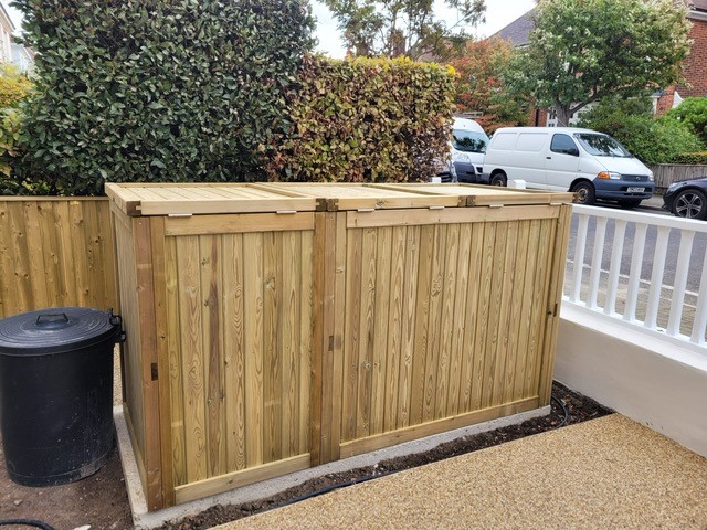 ASLandscapes's tweet photo. This week we completed a beautiful front garden in SW18.
@TrueGripLtd laid the resin and our Matt built the lovely bin store @Jacksonsfencing
Another stunning design by @thedistinctivegardener
@_LONDONSTONE
#ThisisLondonStone #frontgarden #frontgardendesign #bincover https://t.co/QKSRfMDIsZ