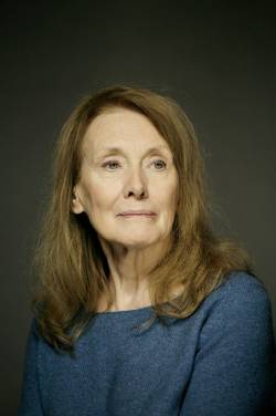 mariepierrevieu's tweet photo. Mme #AnnieErnaux, #PrixNobel de littérature... Plus qu'aucun autre, elle a su décortiquer les rapports de classe jusque dans l'intime, écrit  le plaisir féminin dans sa réalité crue,  donné du sens à la "sororité" comme elle l'a fait avec Patricia de Souza  "Lointain Pérou " 🥰 https://t.co/NawS7aRmkJ