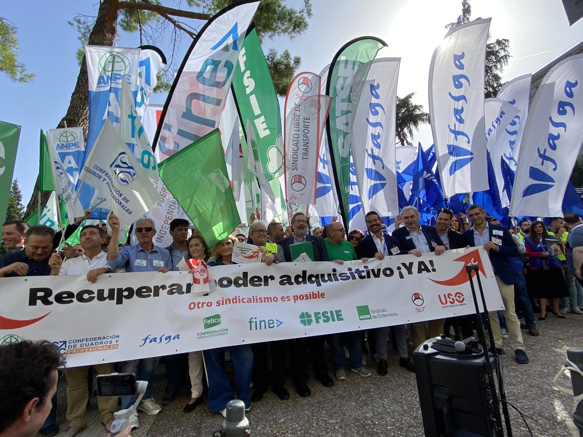 Valorianenred's tweet photo. Pedimos IVA superreducido en productos 1ª necesidad; nueva legislación laboral que sí elimine las partes + lesivas d anteriores reformas laborales para crear empleo estable frente al despido barato o gratuito #OtroSindicalismoEsPosible #SubirSalarios #RecuperarPoderAdquisitivoYA https://t.co/48JVZ7J4XS