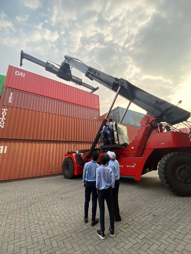 stbrittoscoll's tweet photo. As a part of orientation and academic pursuit newly admitted students of MBA &amp; BBA  were taken  to ICD  where they had been appraised about the functioning of ICD, General Warehouse,  equipments used for moving containers like TRG, Reach Staker etc. , https://t.co/kmrQvaNpN2
