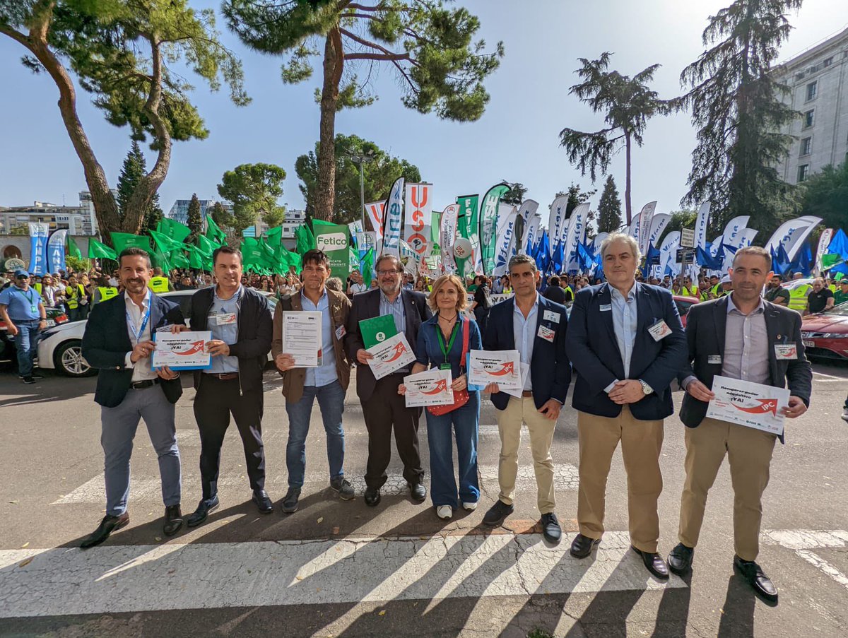 Valorianenred's tweet photo. Reclamamos unos PGE que prioricen el gasto social y que revaloricen el SMI, el IPREM y las pensiones; y la democratización y pluralidad del diálogo social, con una ley más participativa. #OtroSindicalismoEsPosible #SubirSalarios #RecuperarPoderAdquisitivoYA https://t.co/WTPzJUdHZj