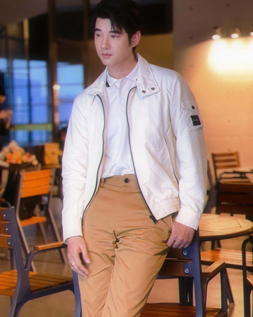 Mm38Nune's tweet photo. ลุควันนี้ อยากตะโกนใส่ดังๆว่า "หล่อจังวุ้ย!! " 😆😍 #mariomaurer #mario_maurer #mario_mm38 #มาริโอ้ #มาริโอ้เมาเร่อ #sixcharactersinbusan #มายาพิศวง https://t.co/wEt3Dyk8k6