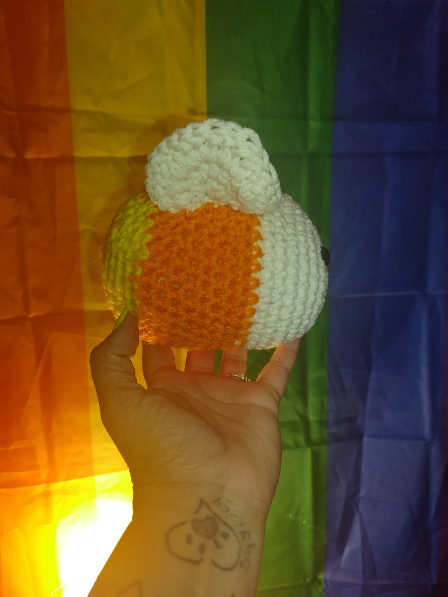 Fluffiecroation's tweet photo. Crochet candy corn bee https://t.co/twdb7eg6ku