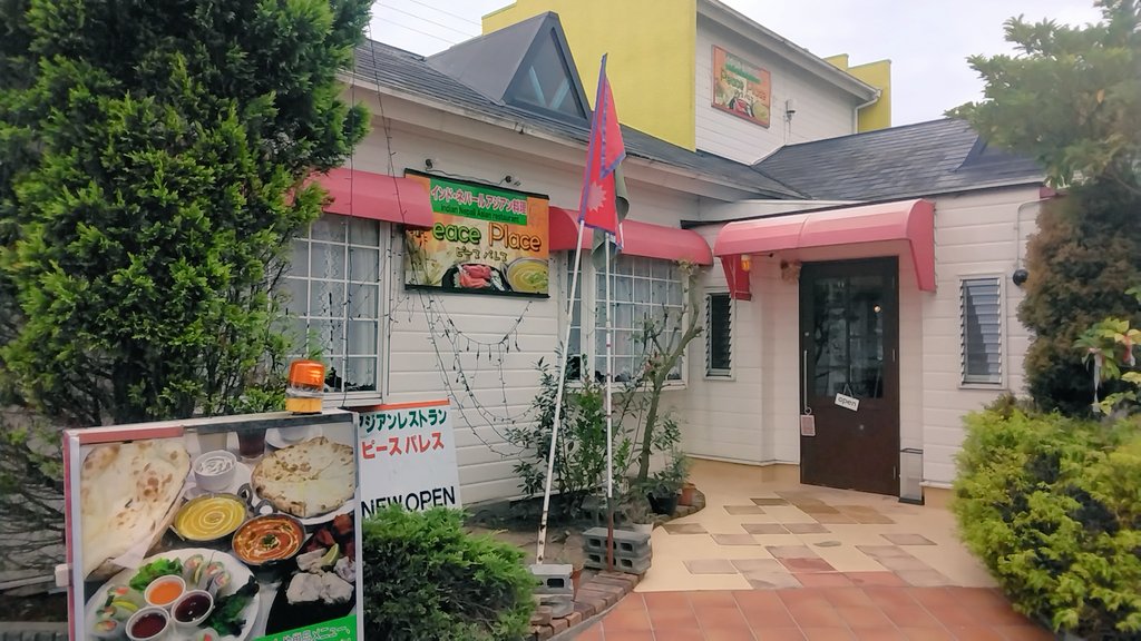sakezuki_ningen's tweet photo. インドネパールアジアンレストランです🇮🇳🇳🇵🗺
Cランチ「ナン、ほうれん草チキンのカレー(中辛)、シシカバブ(鶏ひき肉の炭火焼き)、チキンティッカ(スパイス漬け鶏肉の炭火焼き)、サラダ、マンゴーラッシー」とシンハービールです。
美味しかったです😋✨
#津市
#ピースパレス
#PeacePlace https://t.co/Pphsm6eqM7