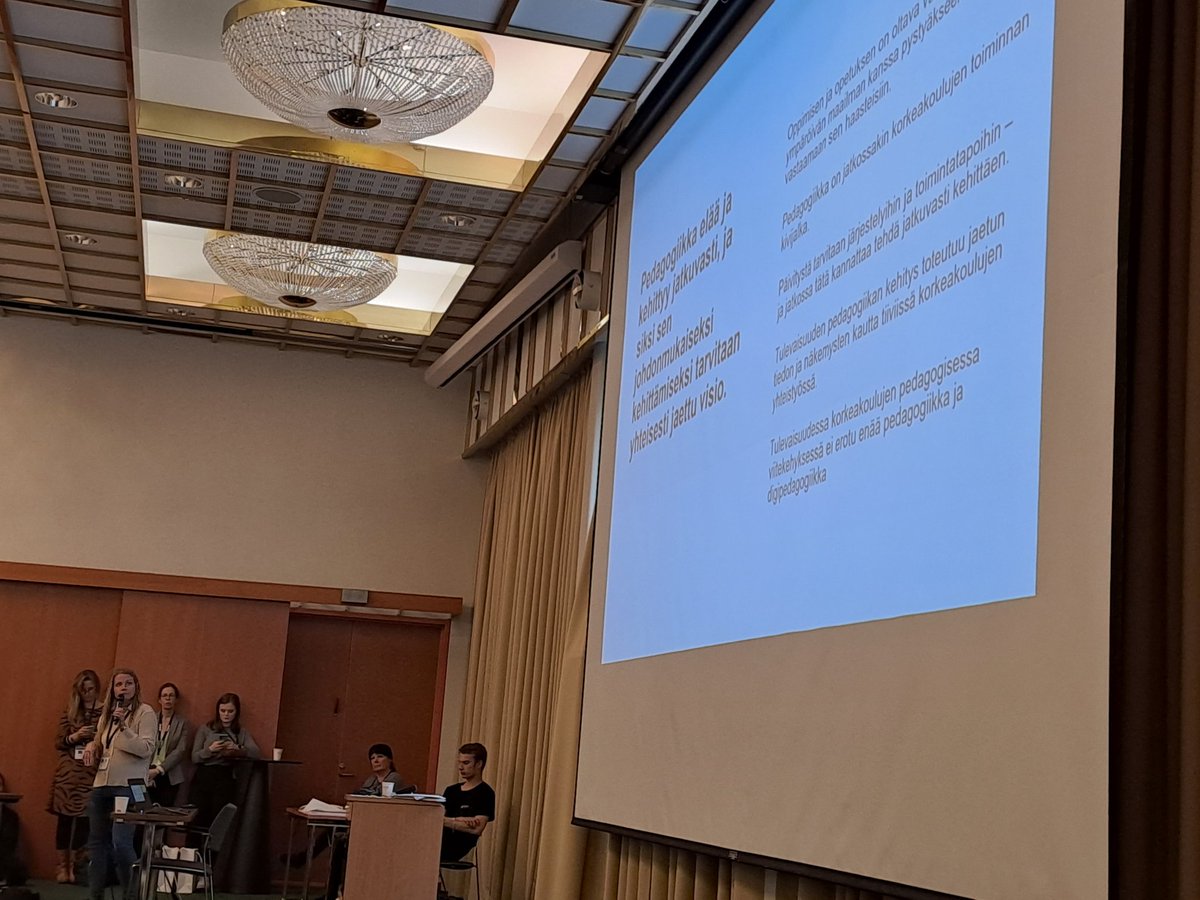 niittyinper's tweet image. Tulevaisuudessa korkeakoulujen pedagogisessa viitekehyksessä ei erotu enää pedagogiikka ja digipedagogiikka #itk2022 #digivisio2030