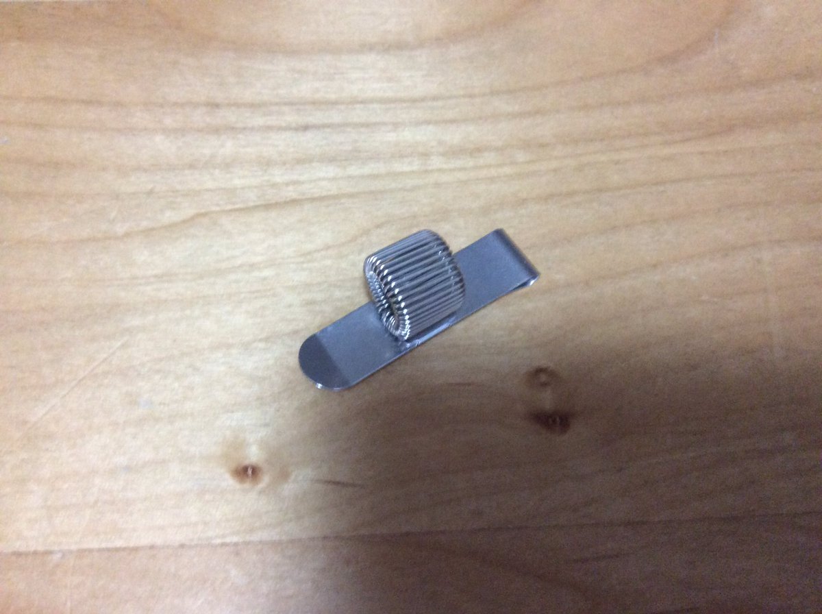 2ndlifework's tweet image. 今日の ＃捨て活 
手帳に挟むペンホルダー？っていうんかな？
出た時は画期的だ！と即買いしたがカバンの中で行方不明になり以降使わず
＃1日1捨