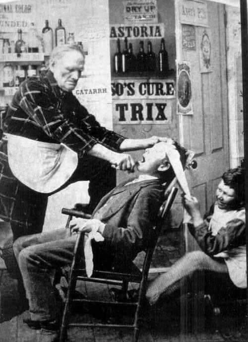 HistoryVibes2's tweet photo. A visit to a dentist back in 1892. https://t.co/AJaGsemZEB