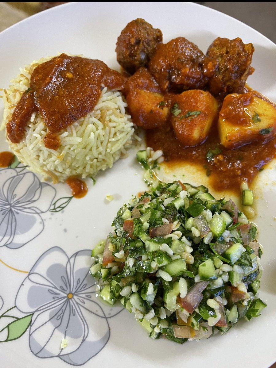 Mini20920's tweet photo. اهلن وسهلن..
من زمان عنكم اليوم غداي طبق لذيذ وحبيت اشاركم الوصفه صحيه ولذيذه😋👌🏻

كرات الكفته و رز بالشعيريه 🤤 

#وصفات_المتكممين
#رابطه_المكممين 
#رابطة_المتكممين 
#وجبات_المتكممين https://t.co/GeTDeniDpP